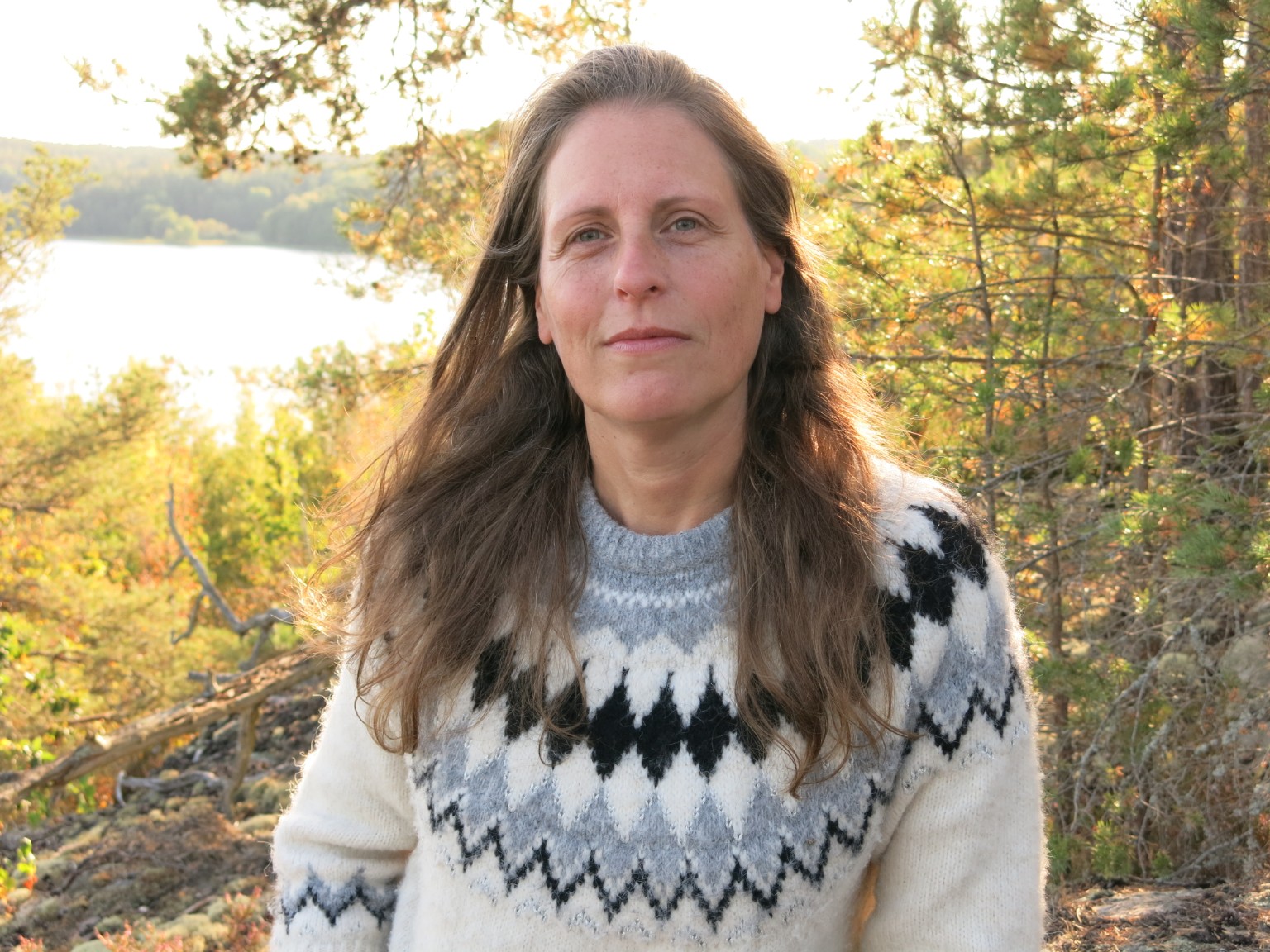 Porträt von Anne Nørdby im Norwegerpullover